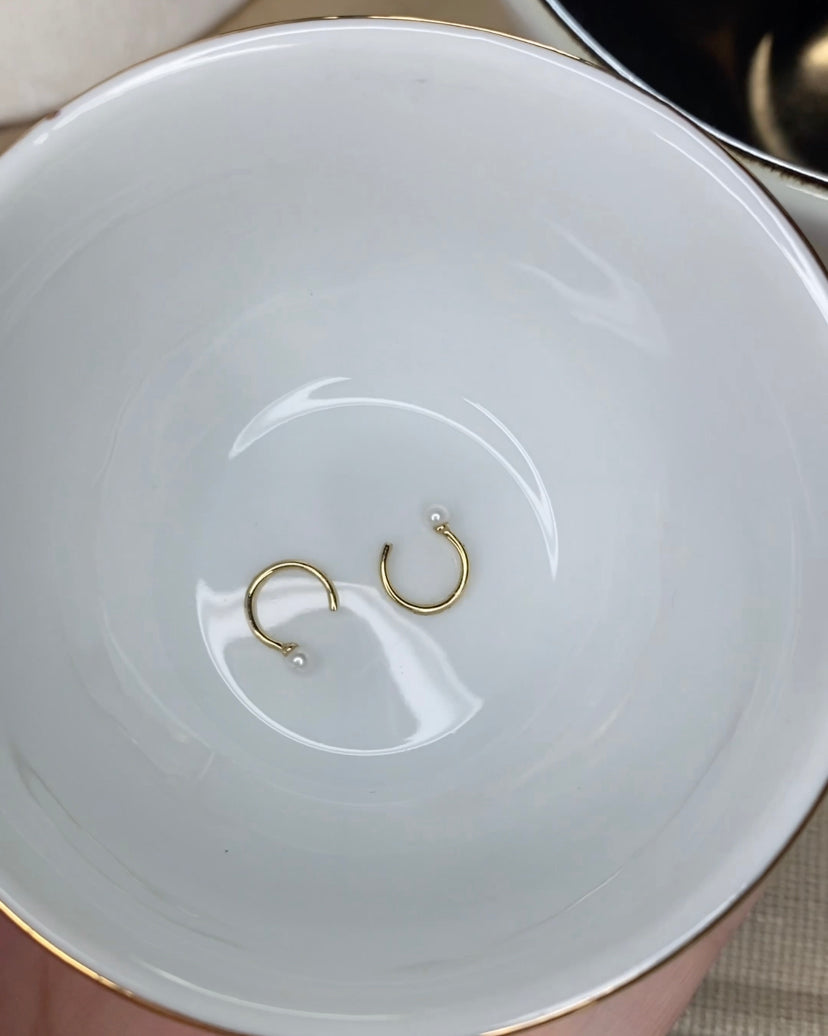 14K Freshwater Tiny Threader Hoop